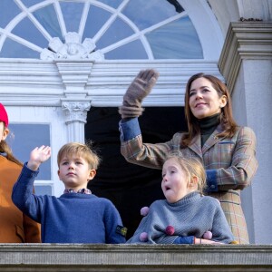 Le prince Frederik et la princesse Mary de Danemark ont assisté avec trois de leurs enfants, Isabella, Vincent et Joséphine, à la chasse Hubertus, une course équestre, le 4 novembre 2018 au pavillon de chasse Hermitage à Kongens.