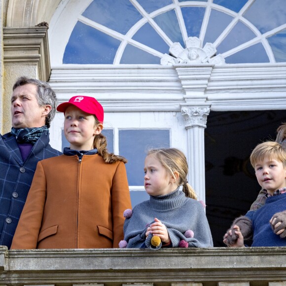 Le prince Frederik et la princesse Mary de Danemark ont assisté avec trois de leurs enfants, Isabella, Vincent et Joséphine, à la chasse Hubertus, une course équestre, le 4 novembre 2018 au pavillon de chasse Hermitage à Kongens.