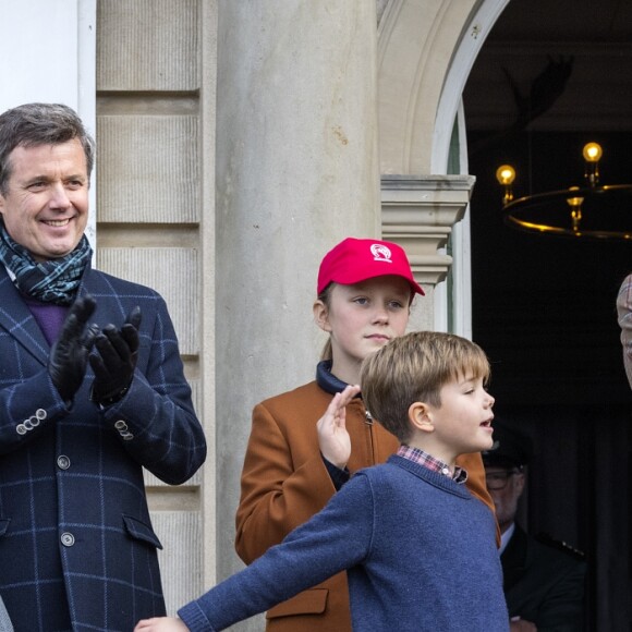 Le prince Frederik et la princesse Mary de Danemark ont assisté avec trois de leurs enfants, Isabella, Vincent et Joséphine, à la chasse Hubertus, une course équestre, le 4 novembre 2018 au pavillon de chasse Hermitage à Kongens.