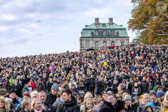 Le prince Frederik et la princesse Mary de Danemark ont assisté avec trois de leurs enfants, Isabella, Vincent et Joséphine, à la chasse Hubertus, une course équestre, le 4 novembre 2018 au pavillon de chasse Hermitage à Kongens.