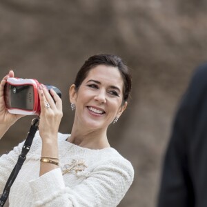 Le prince Frederik et la princesse Mary de Danemark ont visité les Thermes de Caracalla à Rome en Italie le 6 novembre 2018.