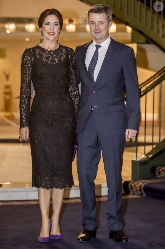 Le prince Frederik et la princesse Mary de Danemark ont pris part à l'hôtel Waldorf Astoria de Rome à un dîner officiel avec les 36 chefs d'entreprise qui les accompagnaient dans leur visite officielle à Rome, le 7 novembre 2018.