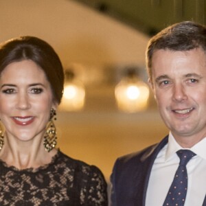 Le prince Frederik et la princesse Mary de Danemark ont pris part à l'hôtel Waldorf Astoria de Rome à un dîner officiel avec les 36 chefs d'entreprise qui les accompagnaient dans leur visite officielle à Rome, le 7 novembre 2018.