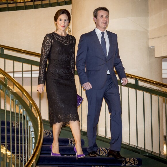 Le prince Frederik et la princesse Mary de Danemark ont pris part à l'hôtel Waldorf Astoria de Rome à un dîner officiel avec les 36 chefs d'entreprise qui les accompagnaient dans leur visite officielle à Rome, le 7 novembre 2018.