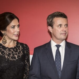 Le prince Frederik et la princesse Mary de Danemark ont pris part à l'hôtel Waldorf Astoria de Rome à un dîner officiel avec les 36 chefs d'entreprise qui les accompagnaient dans leur visite officielle à Rome, le 7 novembre 2018.