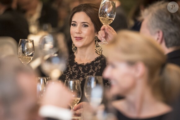 Le prince Frederik et la princesse Mary de Danemark ont pris part à l'hôtel Waldorf Astoria de Rome à un dîner officiel avec les 36 chefs d'entreprise qui les accompagnaient dans leur visite officielle à Rome, le 7 novembre 2018.