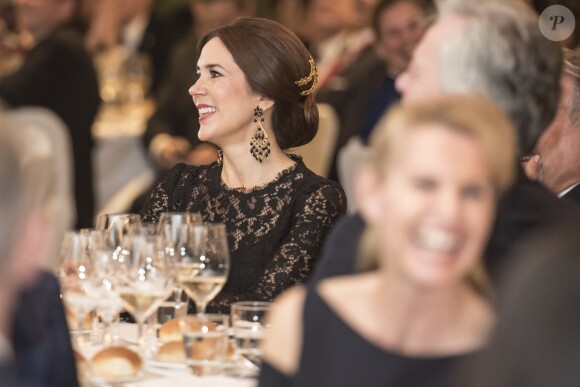 Le prince Frederik et la princesse Mary de Danemark ont pris part à l'hôtel Waldorf Astoria de Rome à un dîner officiel avec les 36 chefs d'entreprise qui les accompagnaient dans leur visite officielle à Rome, le 7 novembre 2018.