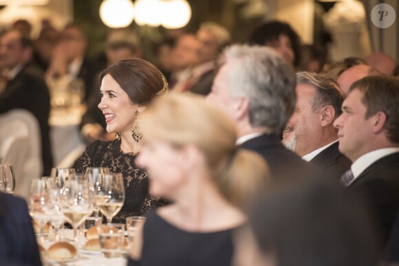 Le prince Frederik et la princesse Mary de Danemark ont pris part à l'hôtel Waldorf Astoria de Rome à un dîner officiel avec les 36 chefs d'entreprise qui les accompagnaient dans leur visite officielle à Rome, le 7 novembre 2018.