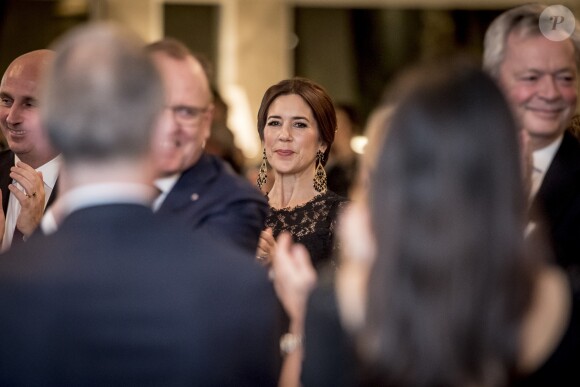 Le prince Frederik et la princesse Mary de Danemark ont pris part à l'hôtel Waldorf Astoria de Rome à un dîner officiel avec les 36 chefs d'entreprise qui les accompagnaient dans leur visite officielle à Rome, le 7 novembre 2018.