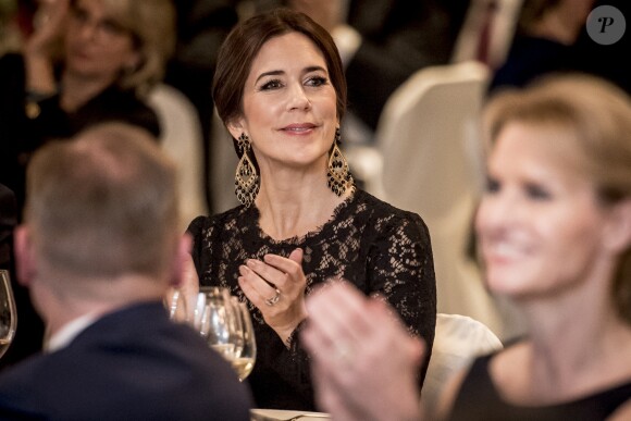 Le prince Frederik et la princesse Mary de Danemark ont pris part à l'hôtel Waldorf Astoria de Rome à un dîner officiel avec les 36 chefs d'entreprise qui les accompagnaient dans leur visite officielle à Rome, le 7 novembre 2018.