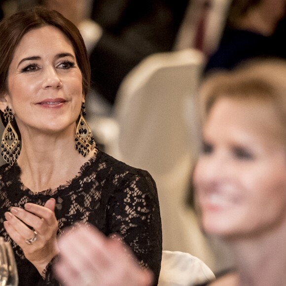 Le prince Frederik et la princesse Mary de Danemark ont pris part à l'hôtel Waldorf Astoria de Rome à un dîner officiel avec les 36 chefs d'entreprise qui les accompagnaient dans leur visite officielle à Rome, le 7 novembre 2018.