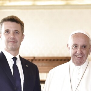 Le prince Frederik et la princesse Mary de Danemark ont été reçus en audience par le pape François au Vatican lors de leur visite officielle à Rome, le 8 novembre 2018