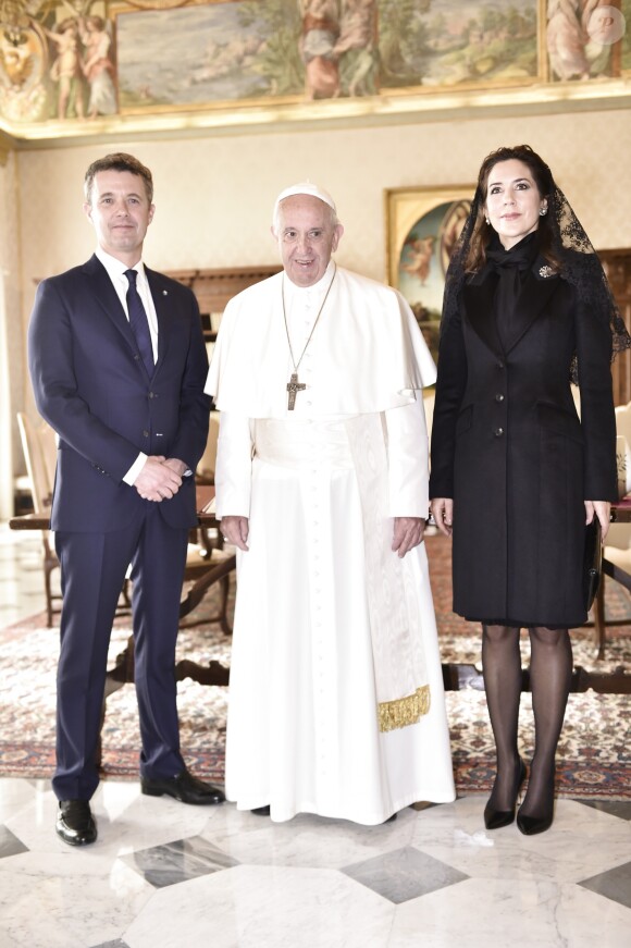 Le prince Frederik et la princesse Mary de Danemark ont été reçus en audience par le pape François au Vatican lors de leur visite officielle à Rome, le 8 novembre 2018