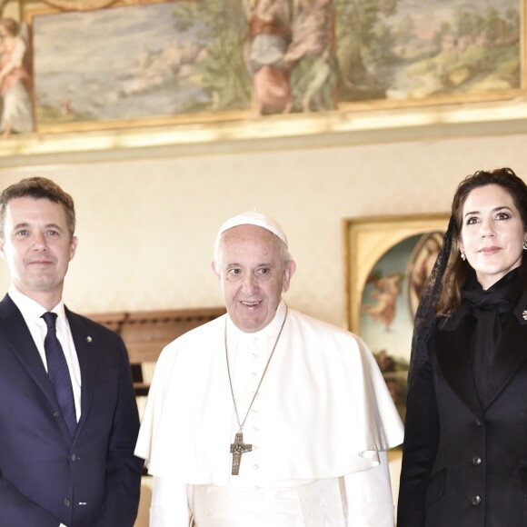 Le prince Frederik et la princesse Mary de Danemark ont été reçus en audience par le pape François au Vatican lors de leur visite officielle à Rome, le 8 novembre 2018