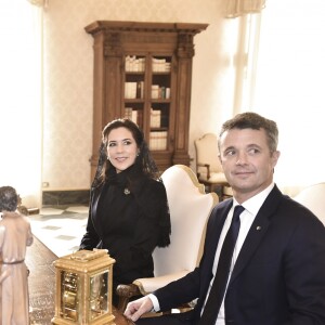 Le prince Frederik et la princesse Mary de Danemark ont été reçus en audience par le pape François au Vatican lors de leur visite officielle à Rome, le 8 novembre 2018