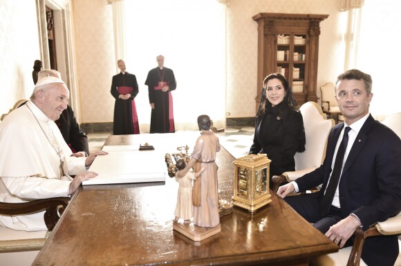 Le prince Frederik et la princesse Mary de Danemark ont été reçus en audience par le pape François au Vatican lors de leur visite officielle à Rome, le 8 novembre 2018