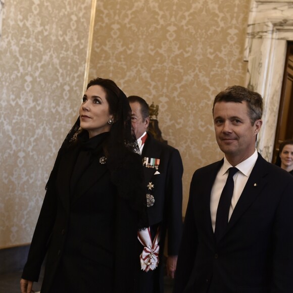 Le prince Frederik et la princesse Mary de Danemark ont été reçus en audience par le pape François au Vatican lors de leur visite officielle à Rome, le 8 novembre 2018