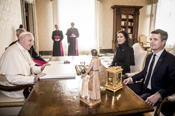 Le prince Frederik et la princesse Mary de Danemark ont été reçus en audience par le pape François au Vatican lors de leur visite officielle à Rome, le 8 novembre 2018