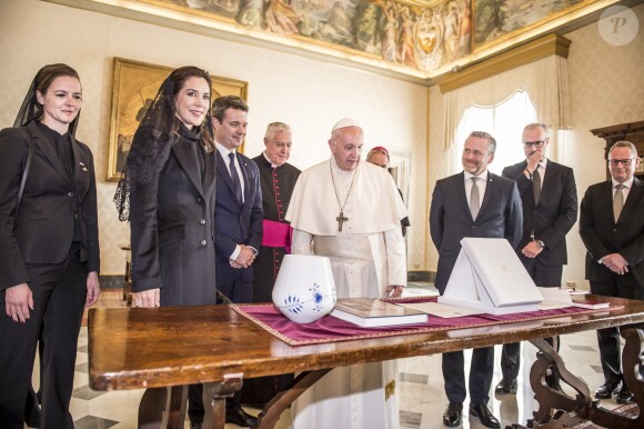 Le prince Frederik et la princesse Mary de Danemark ont été reçus en audience par le pape François au Vatican lors de leur visite officielle à Rome, le 8 novembre 2018