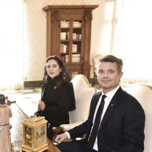 Le prince Frederik et la princesse Mary de Danemark ont été reçus en audience par le pape François au Vatican lors de leur visite officielle à Rome, le 8 novembre 2018