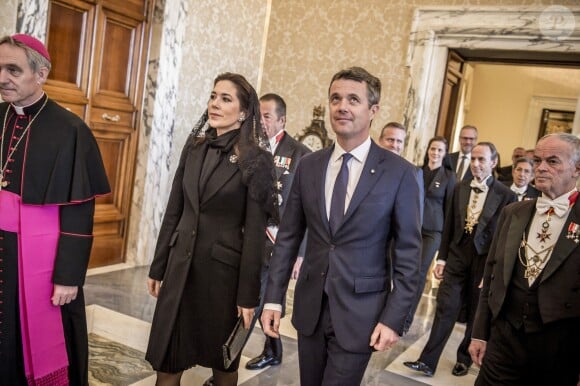 Le prince Frederik et la princesse Mary de Danemark ont été reçus en audience par le pape François au Vatican lors de leur visite officielle à Rome, le 8 novembre 2018