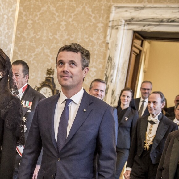 Le prince Frederik et la princesse Mary de Danemark ont été reçus en audience par le pape François au Vatican lors de leur visite officielle à Rome, le 8 novembre 2018