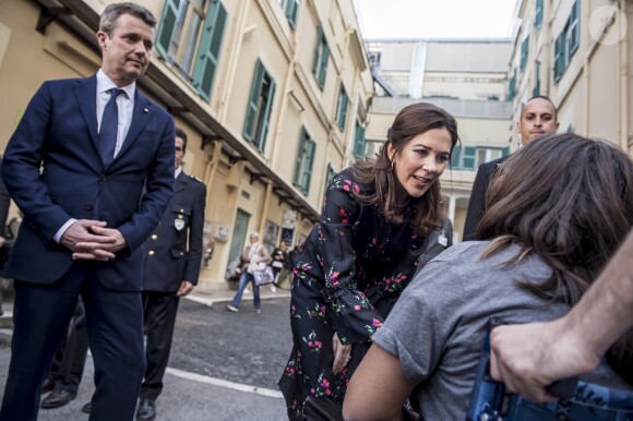 Le prince Frederik et la princesse Mary de Danemark ont visité l'hôpital pour enfants Bambino Gesu à Rome le 8 novembre 2018, en clôture de leur visite officielle.