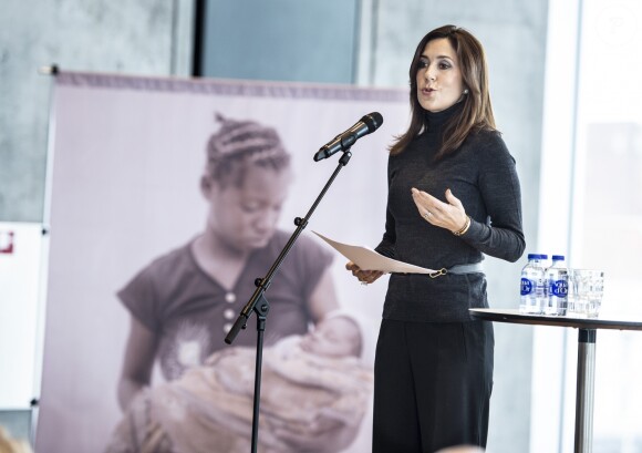 La princesse Mary de Danemark le 12 novembre 2018 à Aarhus lors de la cérémonie d'ouverture de l'exposition #childmothers, qui met en lumière la vie de très jeunes mères dans cinq pays en développement.