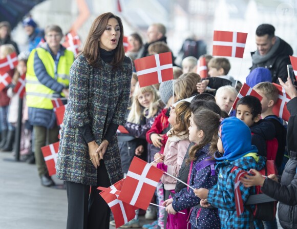 La princesse Mary de Danemark le 12 novembre 2018 à Aarhus lors de la cérémonie d'ouverture de l'exposition #childmothers, qui met en lumière la vie de très jeunes mères dans cinq pays en développement.