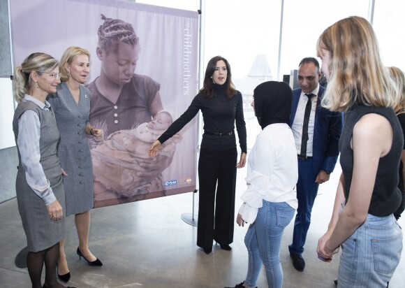 La princesse Mary de Danemark le 12 novembre 2018 à Aarhus lors de la cérémonie d'ouverture de l'exposition #childmothers, qui met en lumière la vie de très jeunes mères dans cinq pays en développement.