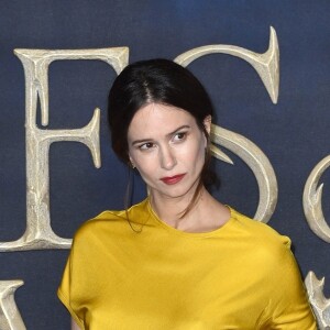 Katherine Waterston (enceinte) - Avant-Première du film "Les Animaux fantastiques : Les Crimes de Grindelwald" au cinéma Cineworld Leicester Square à Londres, Royaume Uni, le 13 novembre 2018.