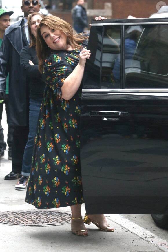 Chrissy Metz se la joue Marilyn dans le film "Sept ans de réflexion" à la sortie des bureaux AOL à New York. Le 29 octobre 2018