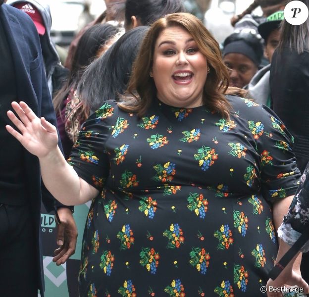 Chrissy Metz se la joue Marilyn dans le film "Sept ans de réflexion" à la sortie des bureaux AOL à New York. Le 29 octobre 2018