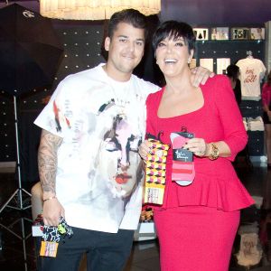 Rob Kardashian fait la promo de sa ligne de chaussettes "Arthur George" avec sa mère Kris Jenner à Las Vegas le 16 mars 2013.