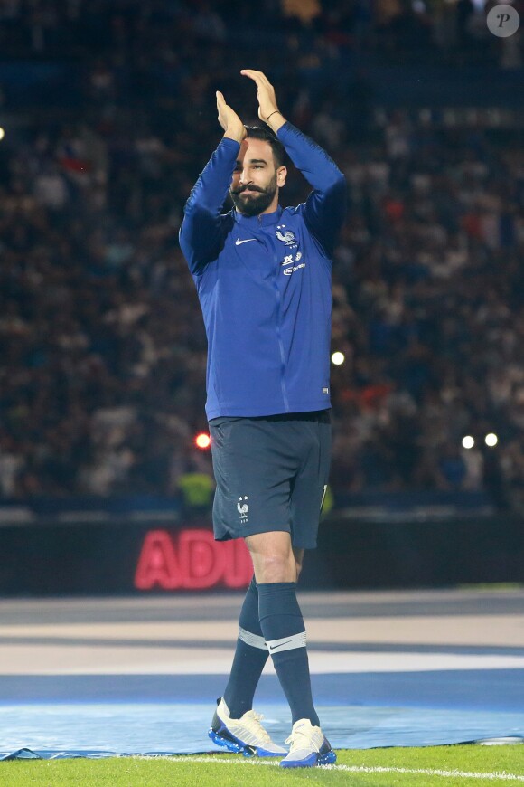 Adil Rami - Les Bleus fêtent leur deuxième étoile avec leurs supporters après le match de la Ligue des nations opposant la France aux Pays-Bas, au Stade de France, à Saint-Denis, Seine Saint-Denis, le 9 septembre 2018. © Cyril Moreau/Bestimage