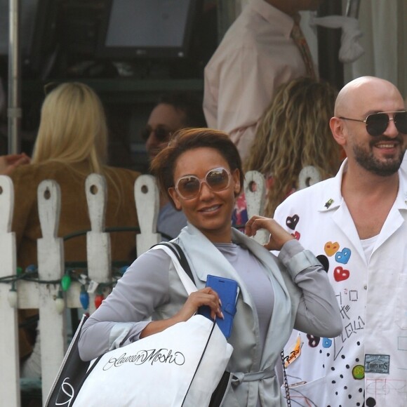 Exclusif - Mel B (Melanie Brown) est allée déjeuner avec son meilleur ami Gary Madatyan et ses filles Angel et Madison après la messe dominicale à Beverly Hills, le 18 novembre 2018