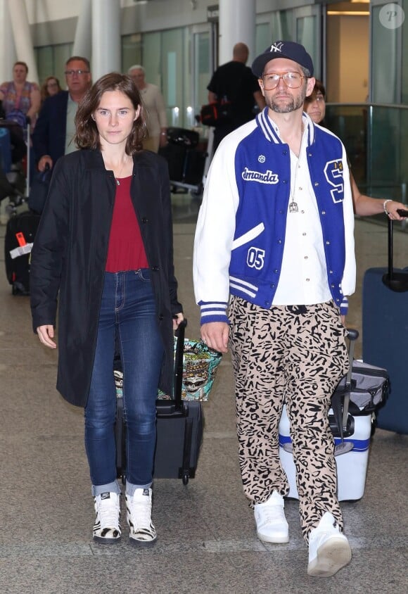 Amanda Knox et son compagnon Christopher Robinson arrivent à Toronto au Canada le 8 septembre 2016. © CPA/Bestimage