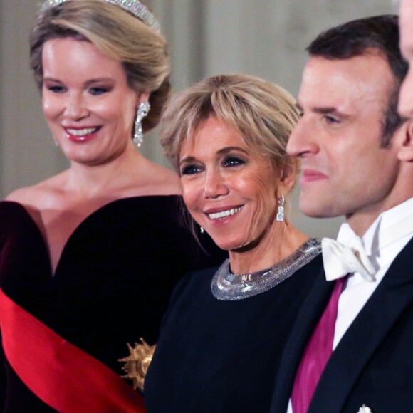 Le président de la République française Emmanuel Macron, sa femme la Première Dame Brigitte Macron, le roi Philippe de Belgique et la reine Mathilde de Belgique pendant le banquet d'État au château de Laeken à Bruxelles, Belgique, le 19 novembre 2018, lors de la visite d'Etat du couple présidentiel en Belgique. © Stéphane Lemouton/Bestimage