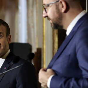 Le président de la République française Emmanuel Macron et le Premier ministre belge Charles Michel donnent une conférence de presse après un meeting avec le gouvernement belge au Palais d'Egmont à Bruxelles, Belgique, le 19 novembre 2018, lors de la visite d'Etat du président en Belgique. © Stephane Lemouton/Bestimage