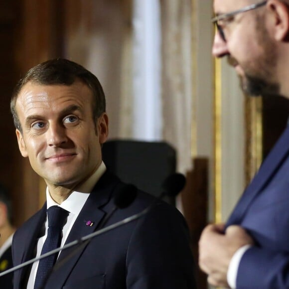 Le président de la République française Emmanuel Macron et le Premier ministre belge Charles Michel donnent une conférence de presse après un meeting avec le gouvernement belge au Palais d'Egmont à Bruxelles, Belgique, le 19 novembre 2018, lors de la visite d'Etat du président en Belgique. © Stephane Lemouton/Bestimage