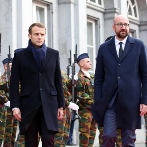 Le président français Emmanuel Macron et la première dame B. Macron sont accueillis par Charles Michel, premier ministre du Royaume de Belgique et son épouse Madame Derbaudrenghien, au palais d'Egmont, Bruxelles, Belgique, le 19 novembre 2018. © Stéphane Lemouton / Bestimage