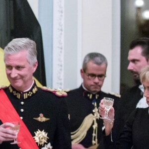 Le président de la République française Emmanuel Macron, sa femme la Première Dame Brigitte Macron et le roi Philippe de Belgique pendant le banquet d'État au château de Laeken à Bruxelles, Belgique, le 19 novembre 2018, lors de la visite d'Etat du couple présidentiel en Belgique. © Stéphane Lemouton/Bestimage