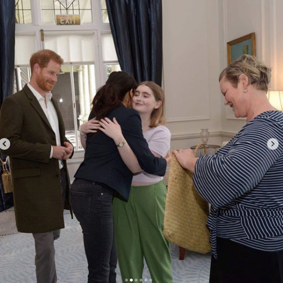 Eva McGauley lors de sa rencontre avec Meghan Markle et le prince Harry à Wellington, le 30 octobre 2018.