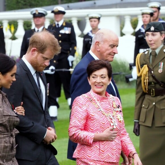 Le prince Harry, duc de Sussex, et Meghan Markle, duchesse de Sussex, assistent à une cérémonie de bienvenue traditionnelle sur les pelouses de la Government House à Wellington, en Nouvelle-Zélande le 28 octobre 2018.