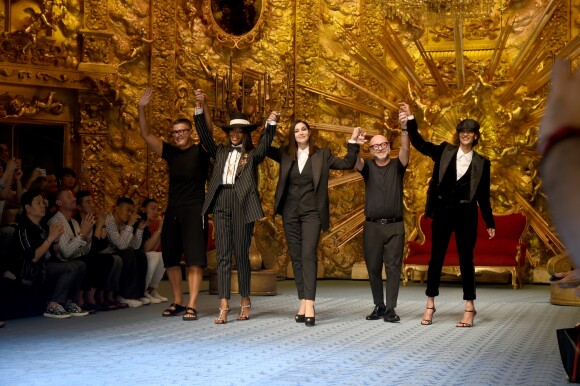 Stefano Gabbana, Naomi Campbell, Monica Bellucci, Domenico Dolce et Marpessa Hennink lors du défilé Dolce&Gabbana pendant la Fashion Week Printemps / Été 2019 homme de Milan, Italie, le 16 juin 2018.