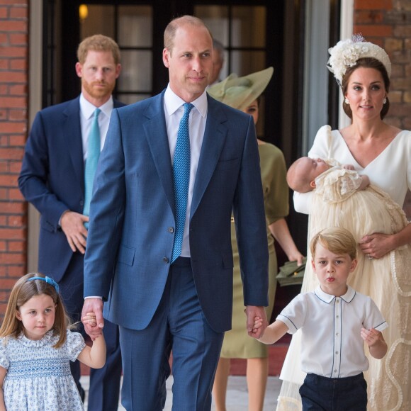 Le prince William, duc de Cambridge, Kate Catherine Middleton, duchesse de Cambridge, et leurs enfants, la princesse Charlotte, le prince George et le prince Louis - La famille royale d'Angleterre lors du baptême du prince Louis en la chapelle St James à Londres. Le 9 juillet 2018