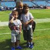 Tony Parker avec ses fils Liam et Josh Bank of America Stadium de Charlotte pour assister à un match des Panthers (football américain), le 23 septembre 2018.