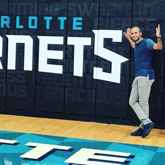 Tony Parker pose devant les couleurs de sa nouvelle équipe, les Hornets de Charlotte, sur Instagram, le 13 juillet 2018.