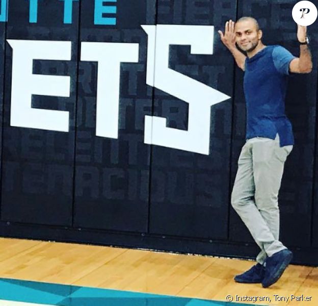 Tony Parker pose devant les couleurs de sa nouvelle équipe, les Hornets de Charlotte, sur Instagram, le 13 juillet 2018.