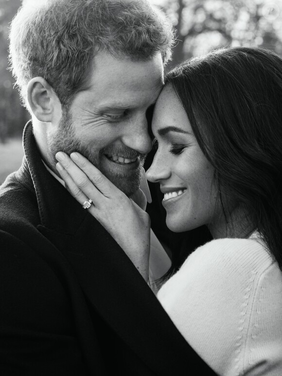 Photo officielle du Prince Harry et de Meghan Markle à la Frogmore House, Windsor. Décembre 2017.